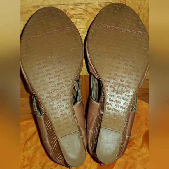 [7.5] Miz Mooz ~ Tallis Wedge Leather Sandals - Picture 6 of 13